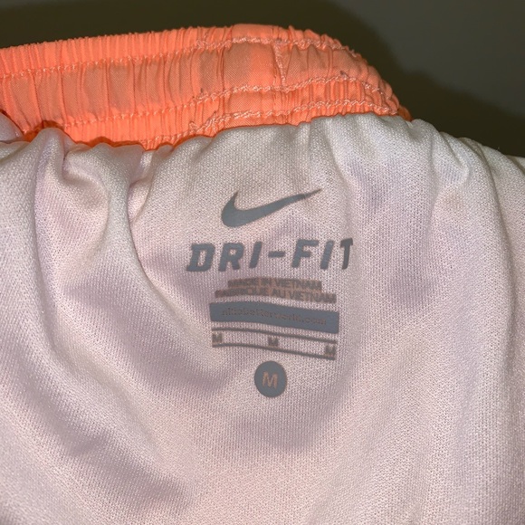 Children’s M Nike dri-fit shorts - Picture 2 of 3